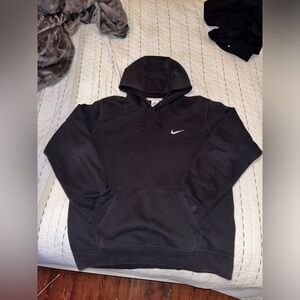 BLACK NIKE HOODIE